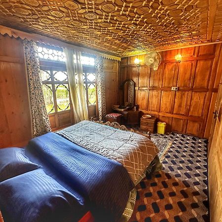 Lala Rukh Group Of Houseboats Hotel Srinagar  Bagian luar foto