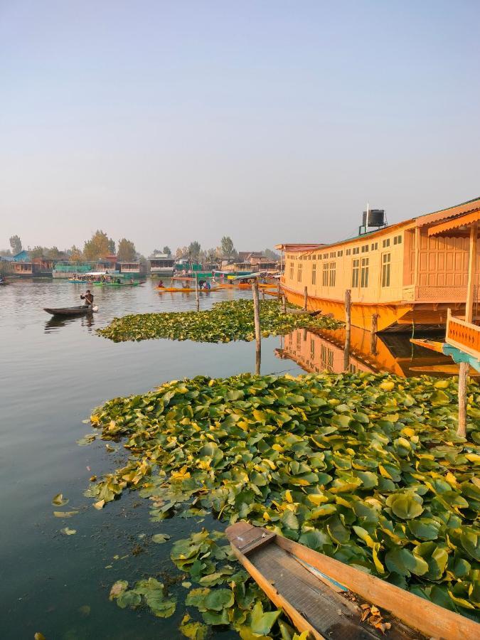Lala Rukh Group Of Houseboats Hotel Srinagar  Bagian luar foto