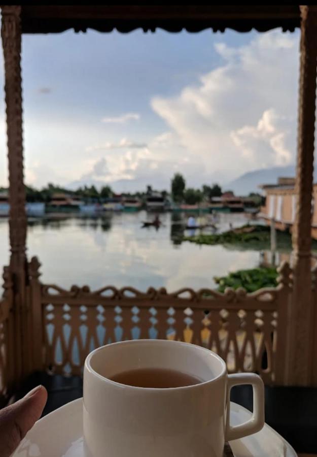 Lala Rukh Group Of Houseboats Hotel Srinagar  Bagian luar foto