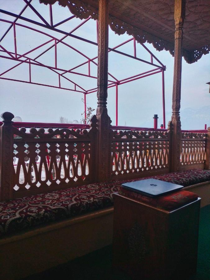 Lala Rukh Group Of Houseboats Hotel Srinagar  Bagian luar foto