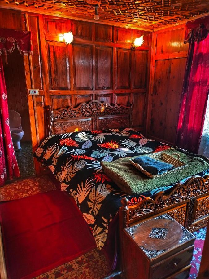 Lala Rukh Group Of Houseboats Hotel Srinagar  Bagian luar foto