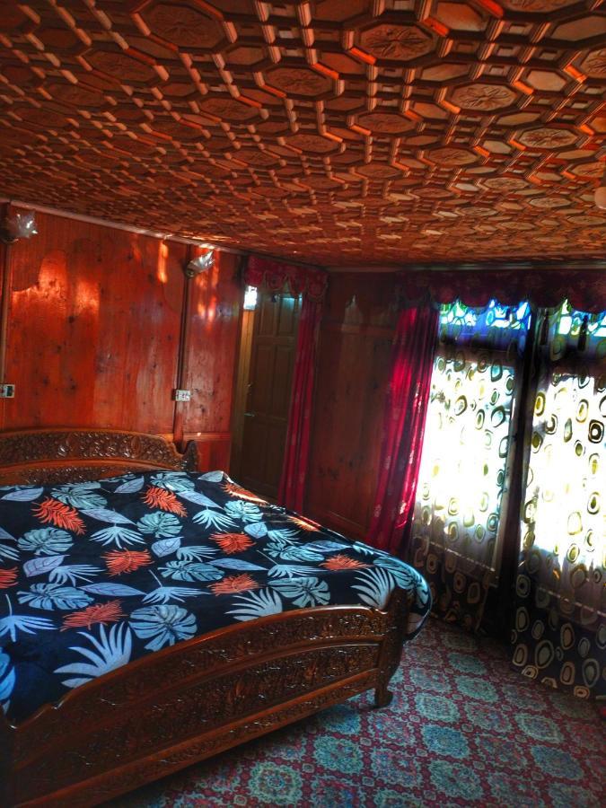 Lala Rukh Group Of Houseboats Hotel Srinagar  Bagian luar foto