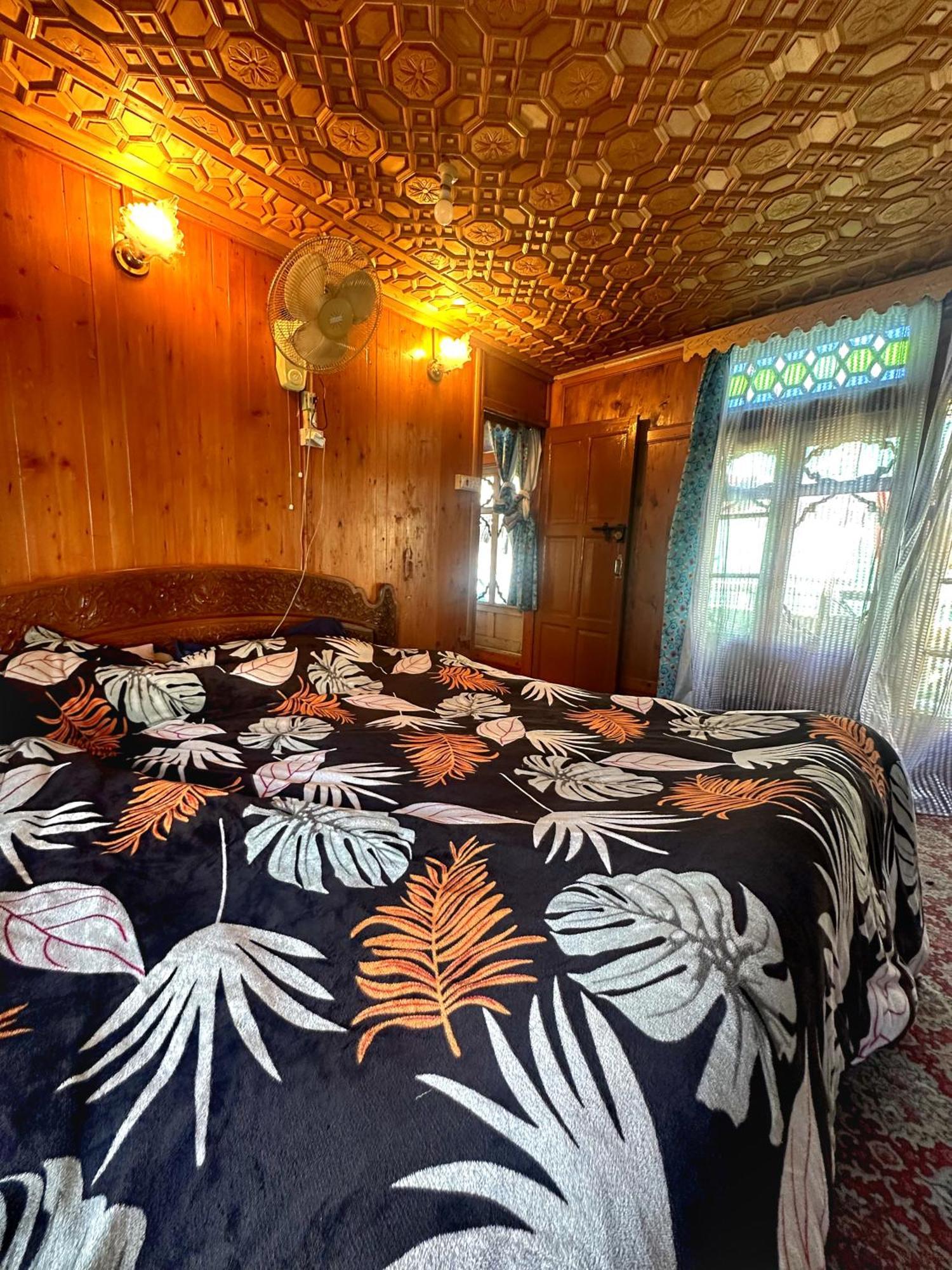 Lala Rukh Group Of Houseboats Hotel Srinagar  Bagian luar foto