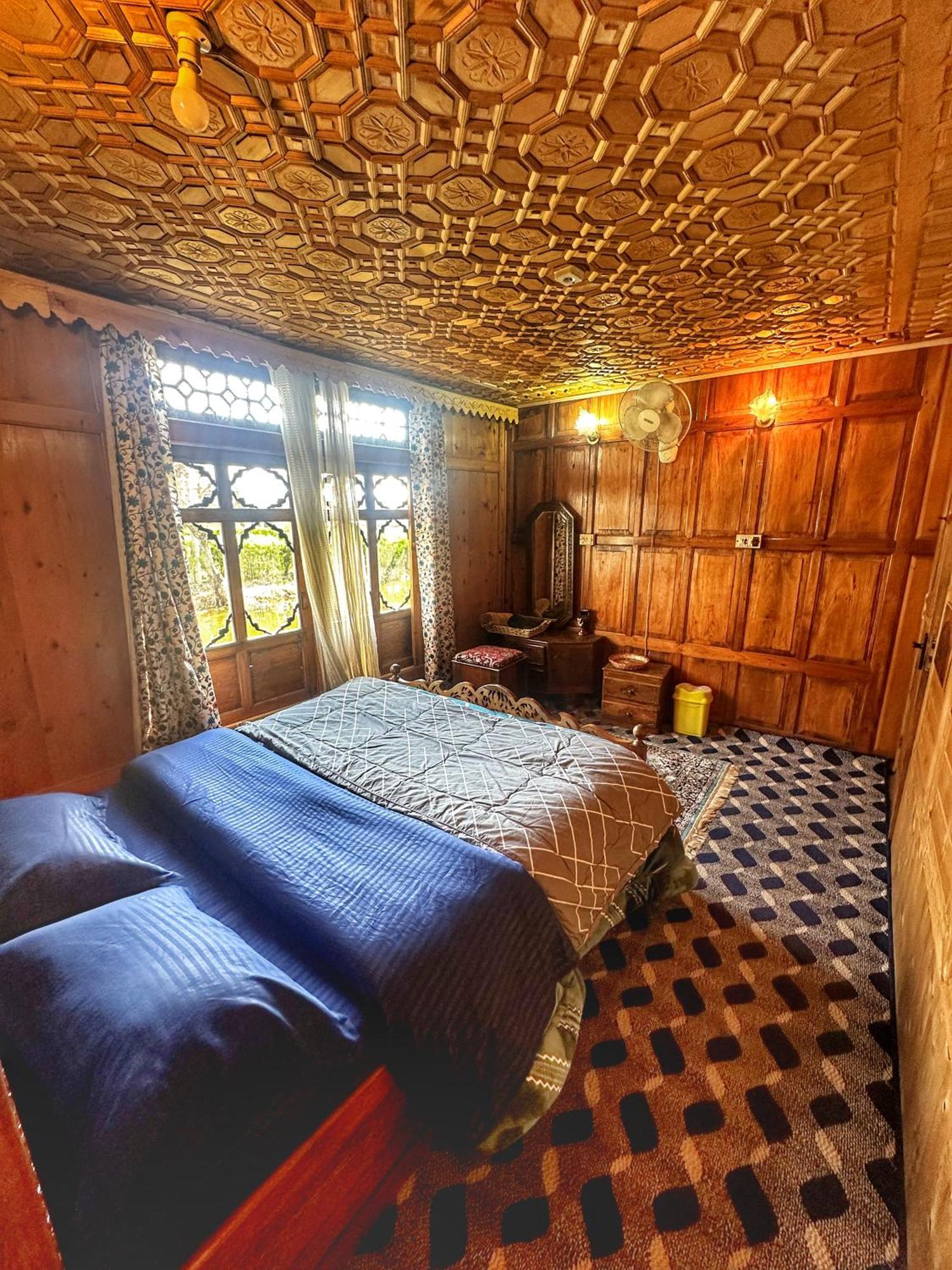 Lala Rukh Group Of Houseboats Hotel Srinagar  Bagian luar foto