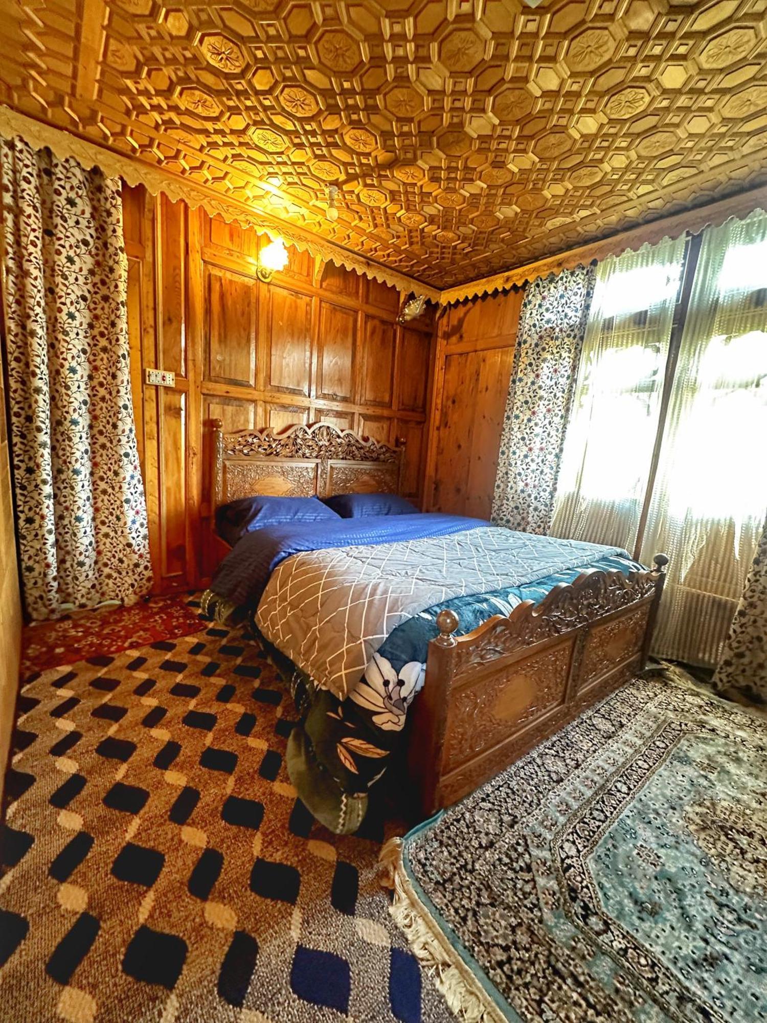 Lala Rukh Group Of Houseboats Hotel Srinagar  Bagian luar foto