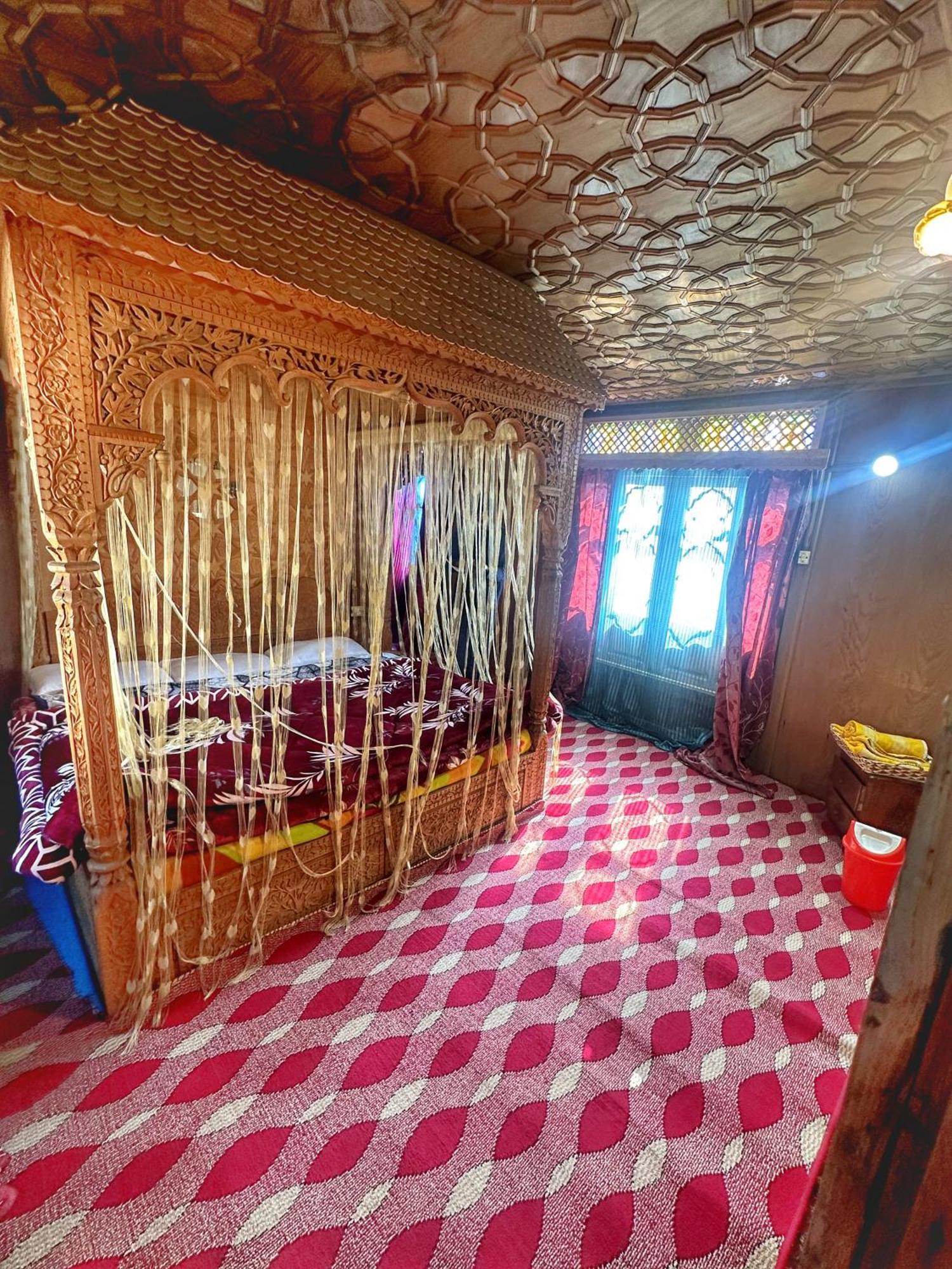 Lala Rukh Group Of Houseboats Hotel Srinagar  Bagian luar foto